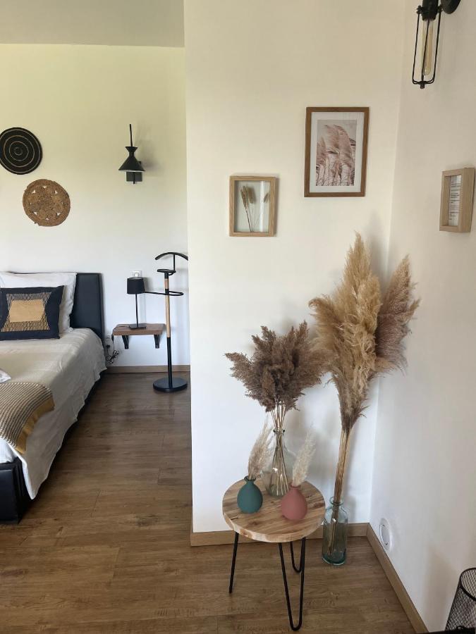 Gites Dans Mas En Pierres Robion en Luberon Eksteriør bilde